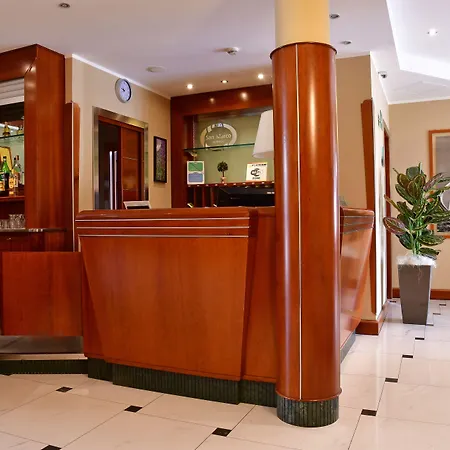 ホテル Ristorante San Marco カルマニョーラ