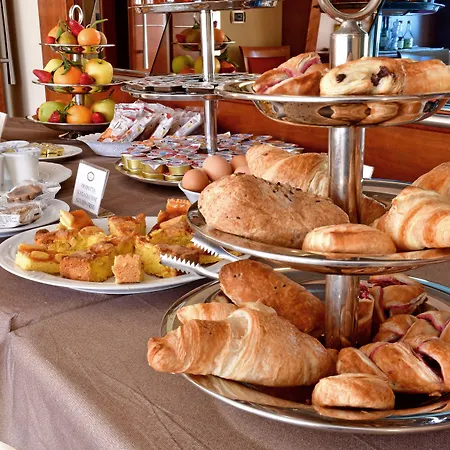 ホテル Ristorante San Marco カルマニョーラ